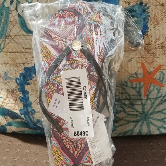 Abercrombie & Fitch Shoes - SALE💥NWT❤Abercrombie & Fitch Flip Flops